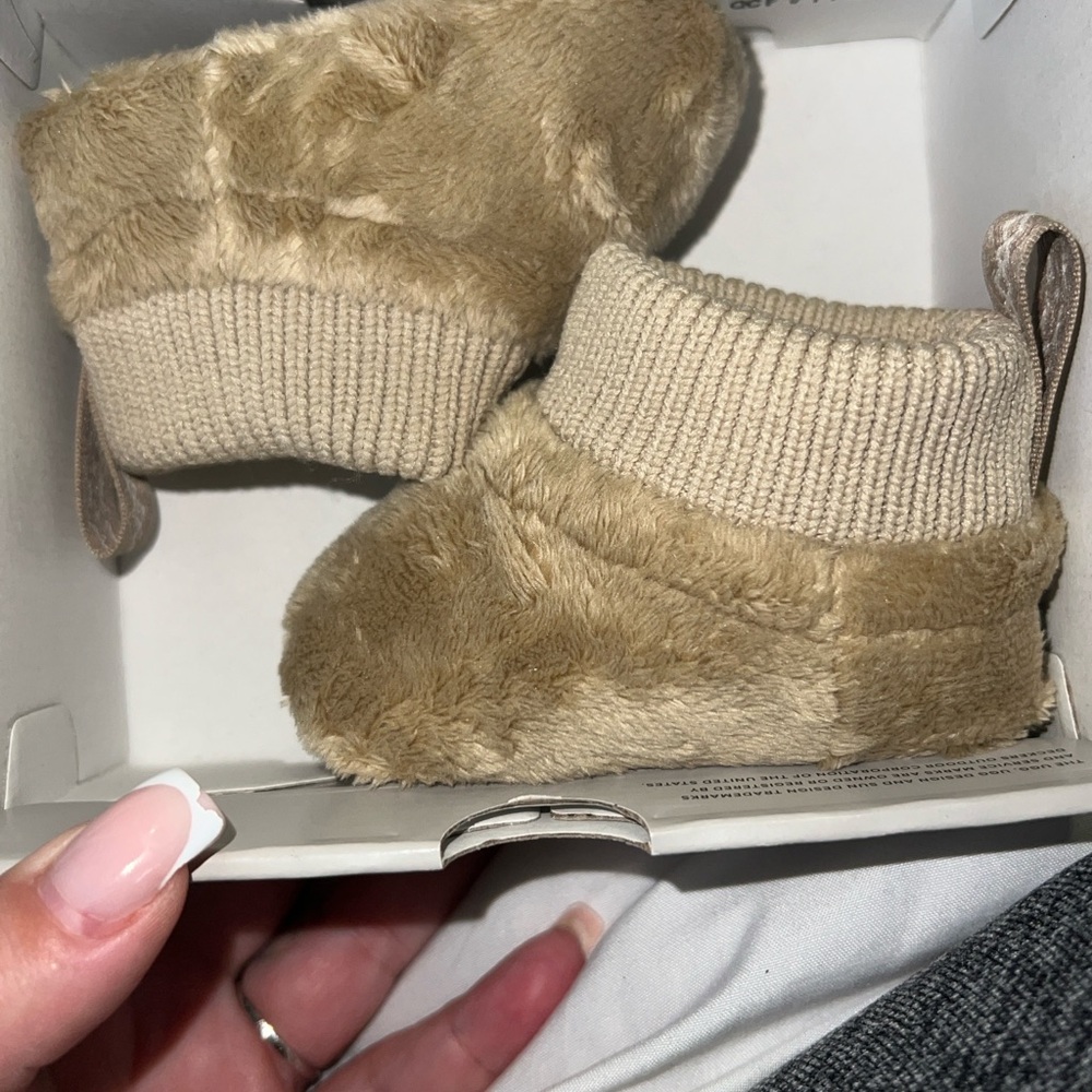 Uggs nesti Baby Booties